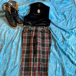 Plaid waist-buckled Gap pants… if the 90’s were an outfit